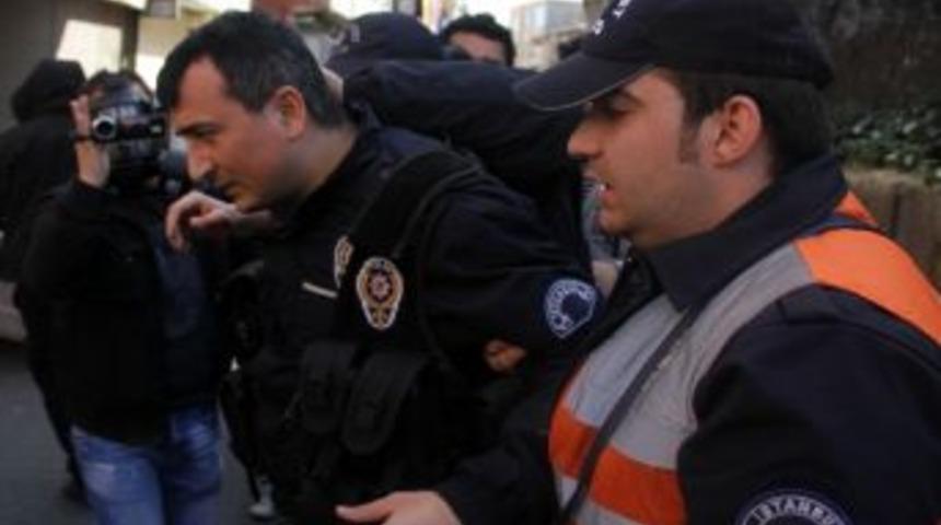 G&ouml;stericiler Polise Taşla Saldırdı: 1 Polis Yaralı