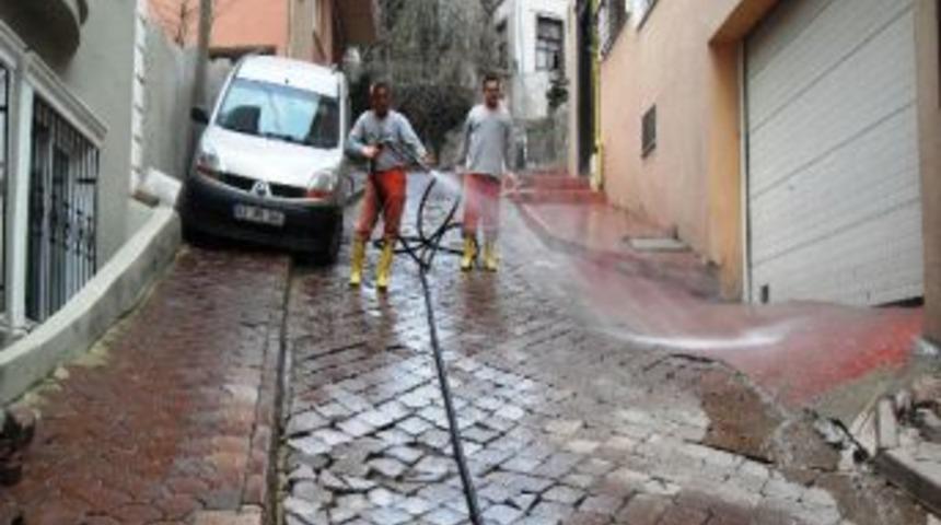 İzmit'te B&uuml;t&uuml;n Sokaklar Temizleniyor