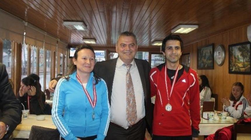 &Ccedil;iftlikk&ouml;y Şampiyonluğunu Kutladı