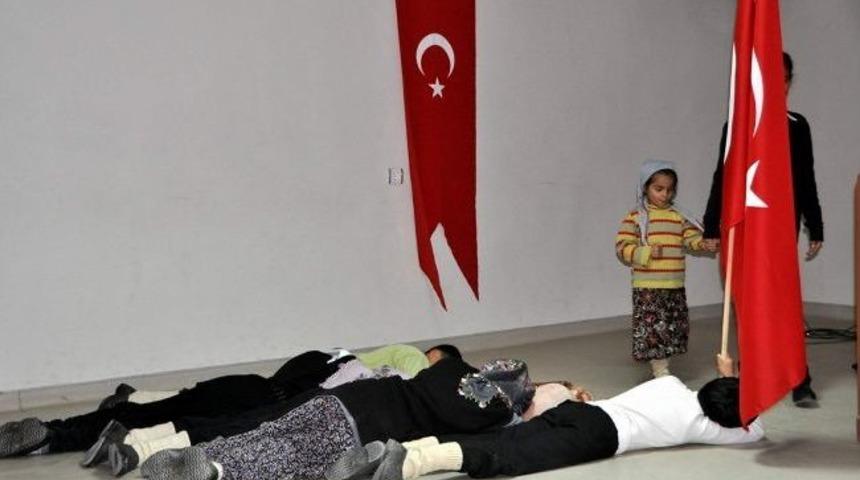 Suşehri'nde Ezbere İstiklal Marşı Okuma Yarışması Düzenlendi