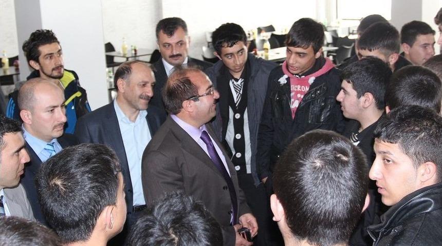 Ağrı İbrahim &Ccedil;e&ccedil;en &Uuml;niversitesi, Liseli Misafirlerini Ağırlıyor