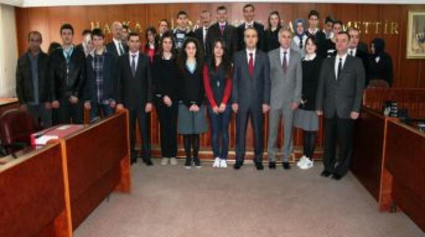 YGS Denemede Başarılı Olanlar &Ouml;d&uuml;llendirildi