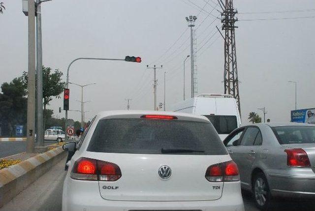 Suriyeli Çocuklar Dilencilik Yaparak Ailelerine Destek Oluyor