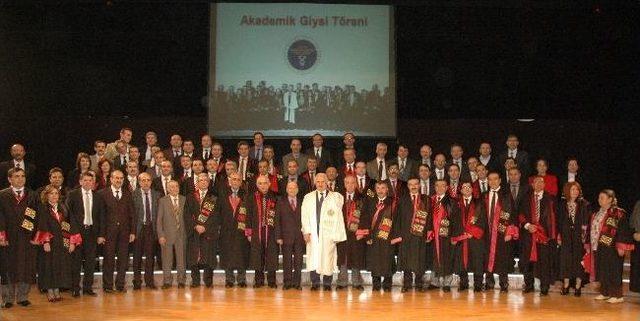 Atatürk Üniversitesi 14 Mart Tıp Bayramı Ve Geleneksel Önlük Giydirme Törenleri Coşkulu Bir Şekilde Gerçekleştirildi