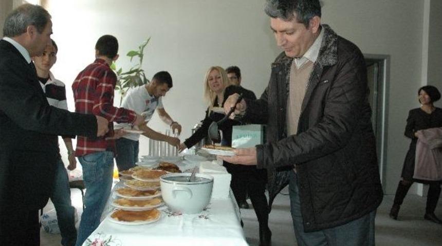 Atat&uuml;rk &Uuml;niversitesi Rus Dili Ve Edebiyatı B&ouml;l&uuml;m&uuml; Rus Bayramı Dolayısıyla Etkinlik D&uuml;zenledi