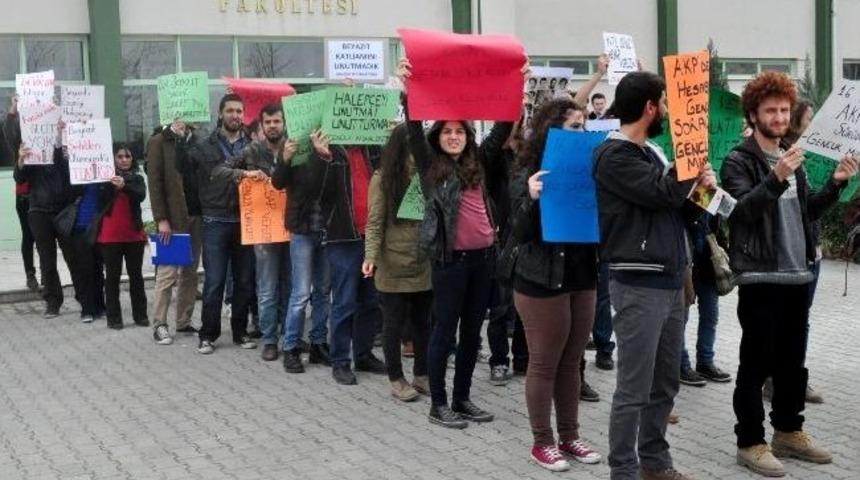 Beyazıt Kamp&uuml;s&uuml;&rsquo;nde 35 Yıl &Ouml;nce &Ouml;ld&uuml;r&uuml;len &Ouml;ğrencileri Andılar
