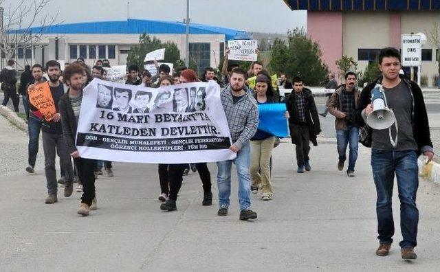 Beyazıt Kampüsü’nde 35 Yıl Önce Öldürülen Öğrencileri Andılar