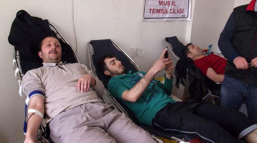 Muş Beşir Derneği'nden Kan Bağışında Kızılay'a Destek