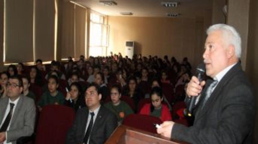 Adana SAMEDER Gen&ccedil;lere 'ışık' Tutuyor