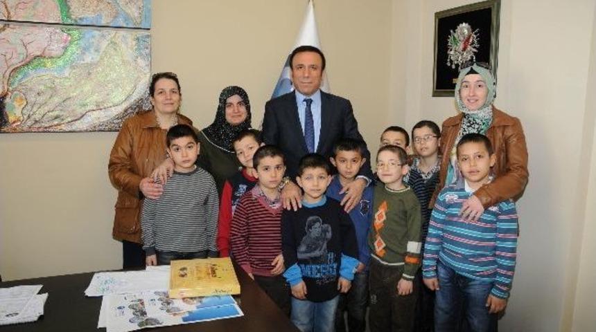 &Ccedil;ocuklardan Mavi Kapak Kampanyası'na Destek