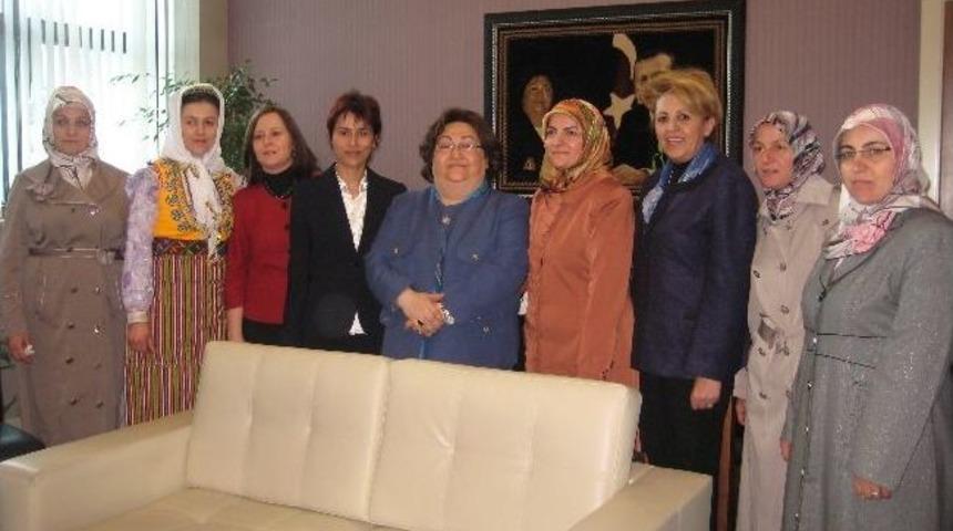 Ak Kadınlar Akşit&rsquo;le G&ouml;r&uuml;şt&uuml;