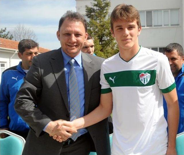 Bursaspor’da Ertuğrul Ersoy İmzayı Attı