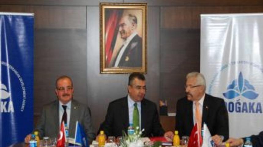 Vali Lekesiz : Binaya Yapılan Yatırımla Kalkınma Olmaz