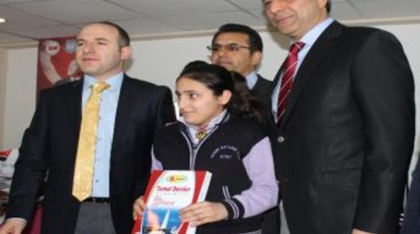 Siirt Emniyet M&uuml;d&uuml;rl&uuml;ğ&uuml;'nden Sbs'ye Hazırlanan &Ouml;ğrencilere Kitap Ve Cd Desteği