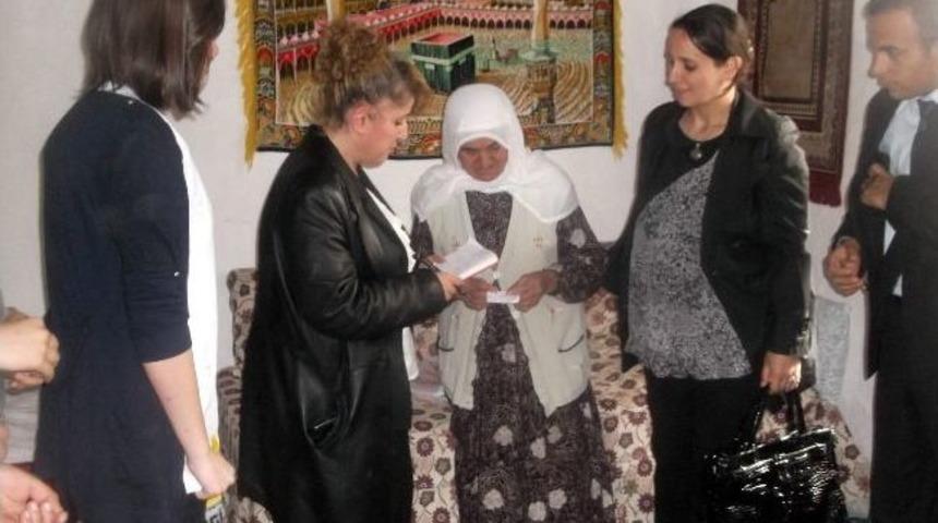 &Ouml;ğrencilerin Girişimleriyle Fakir Ailelere Yardımlar Yapılıyor