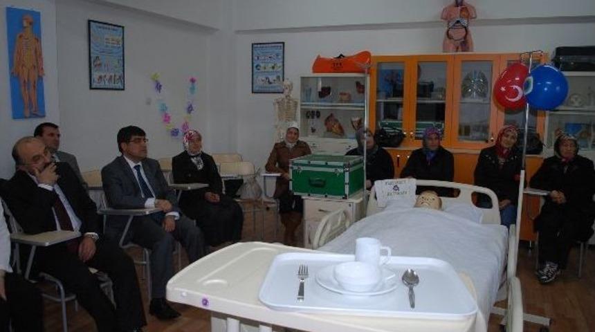 Aksoy, Anadolu Sağlık Meslek Lisesi&rsquo;ni Gezdi