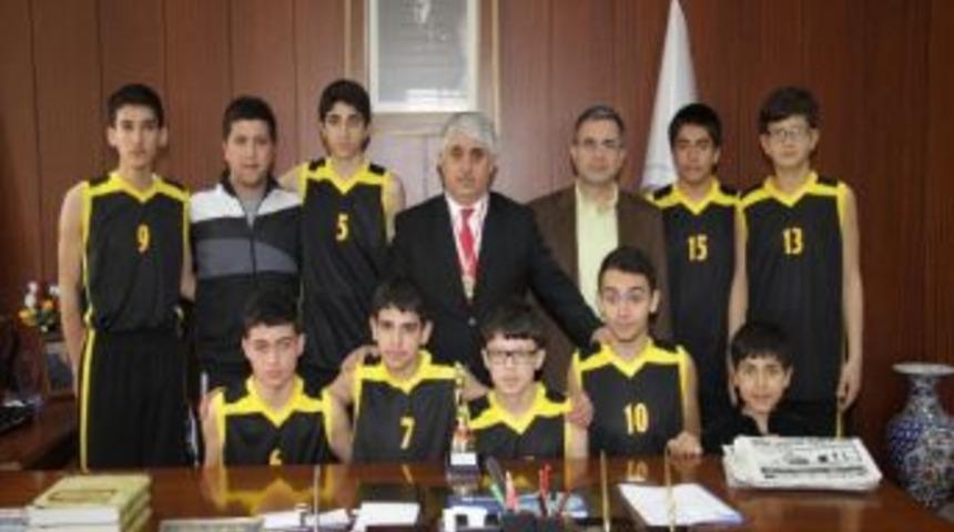 Basketbolculardan Başkan Şimşek&rsquo;e Ziyaret