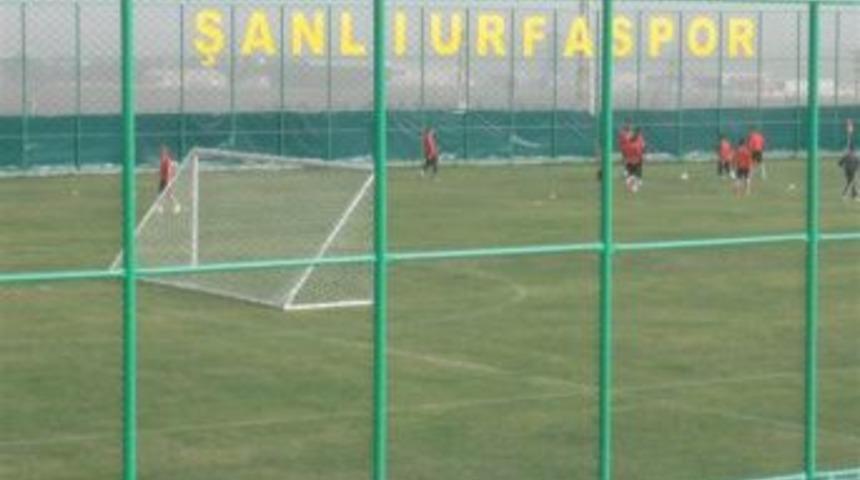 Taraftar şanlıurfaspor tesislerini bastı