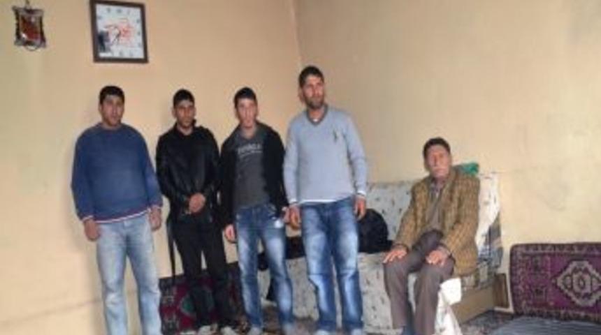 G&ouml;zleri G&ouml;rmeyen Baba Ve B&ouml;brek Hastası 3 Oğlu Yardım Bekliyor