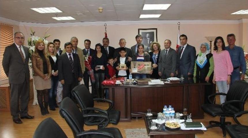 Dereceye Giren &Ouml;ğrenciler &Ouml;d&uuml;llerini Aldı