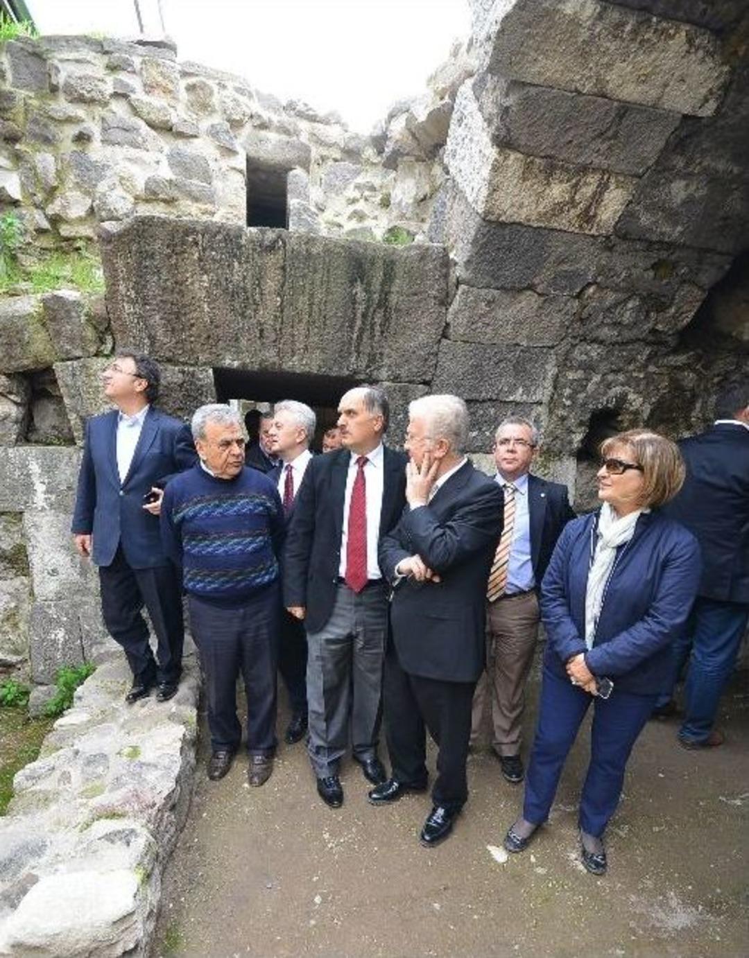 İzmir B&uuml;y&uuml;kşehir Belediye Başkanı Aziz Kocaoğlu, İzmir Ekonomik Kalkınma Koordinasyon Kurulu (iekk) &Uuml;yeleriyle