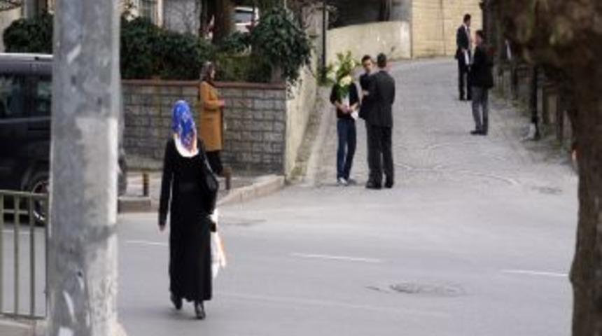 Başbakan&rsquo;ın Konutuna &Ccedil;i&ccedil;ek Kabul Edilmedi