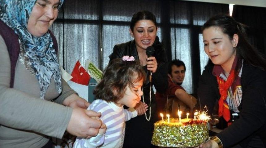 B&ouml;brek Hastası Kezban, Doğum G&uuml;n&uuml;n&uuml; Hastanede Kutladı