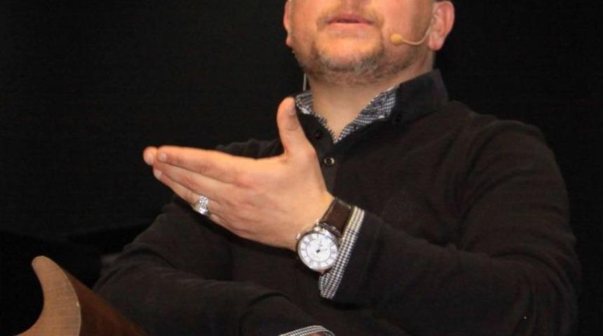 &Ccedil;elik: Karadeniz'in Mizahını Stand-up&ccedil;ılardan Değil, Y&ouml;re Insanından Dinleyin