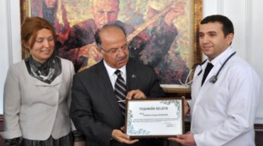 Babasına Karaciğerini Veren Doktor, Yılın Doktoru Se&ccedil;ildi