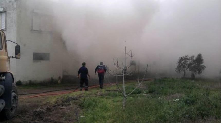 Yangında Mahsur Kalan İki İş&ccedil;i Son Anda Kurtarıldı