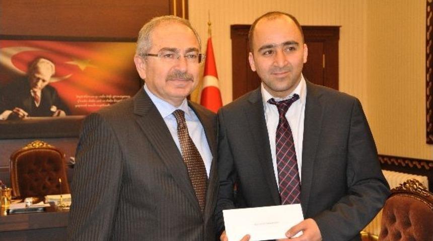 Logo Tasarımcıları &Ouml;d&uuml;llerini Aldı