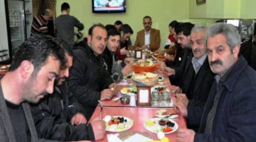 Of Belediye Başkanı Saral, Esnafla Buluştu