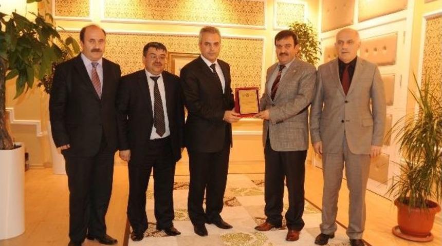 T&uuml;rk Eğitim Bir- Sen Karab&uuml;k Şubesi'nden Kb&uuml;&rsquo;ye Ziayret