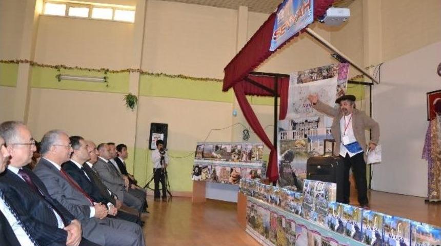 Turizm Temalı 'seyyah' Adlı Oyun Sahnelendi