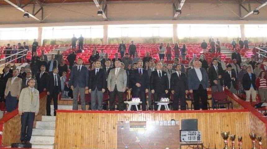 Başarılı Sporcular &Ouml;d&uuml;llendirildi