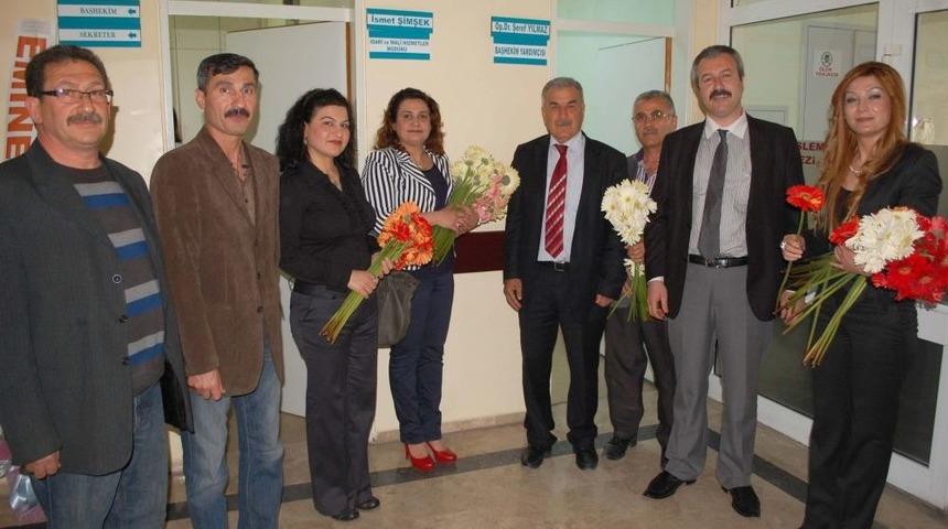 MHP'liler Doktorların Bayramını &Ccedil;i&ccedil;ekle Kutladı