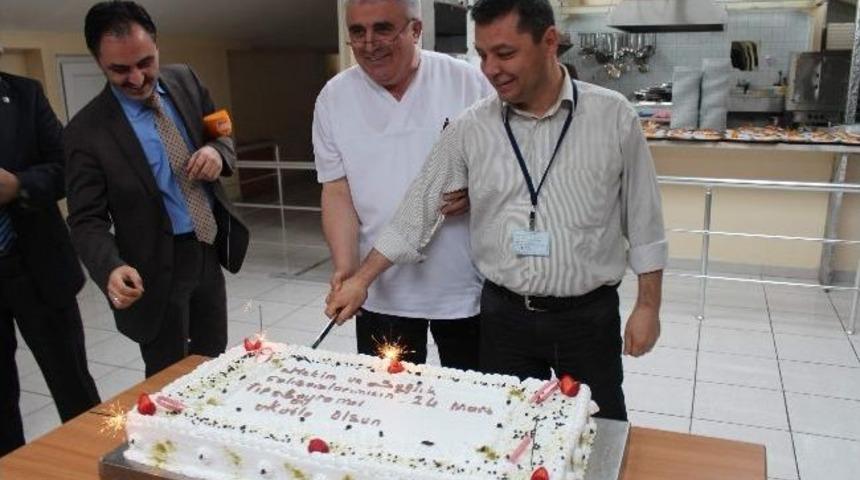 Beyşehir&rsquo;de Hekimlerden Yaş Pastalı Tıp Bayramı Kutlaması