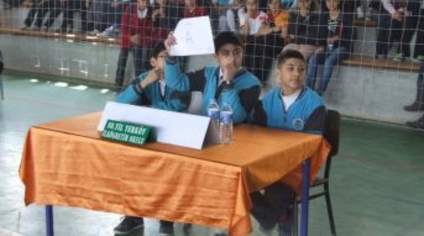 Yerk&ouml;y&rsquo;de Ilk&ouml;ğretim Ve Liseler Arası Bilgi K&uuml;lt&uuml;r Yarışması Yapıldı