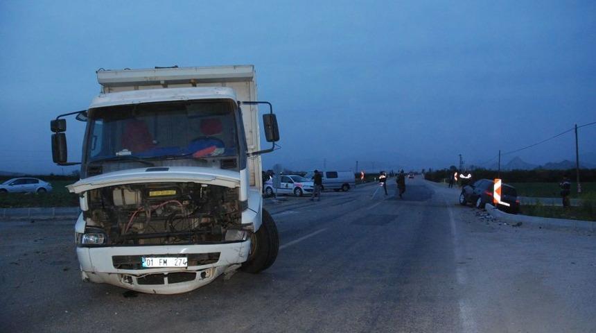 Tek Şerite D&uuml;şen Yolda Kamyon Ile Otomobil &Ccedil;arpıştı: 1 Yaralı