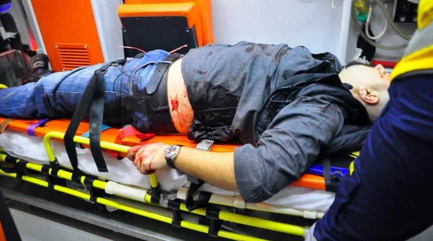 Manisa'da, Baba Ve Oğlu Sokak Ortasında Bı&ccedil;aklandı