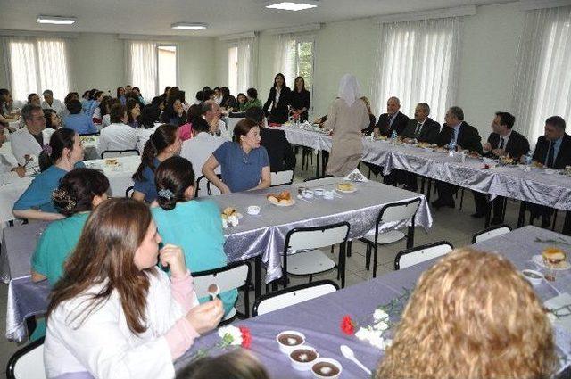 Vali Yaman Hastane Çalışanların Tıp Bayramını Kutladı