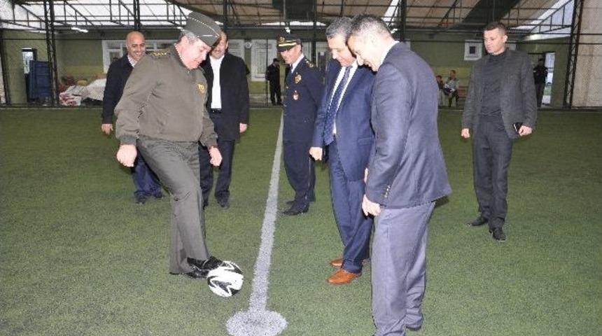 Başlama Vuruşunu, Emniyet M&uuml;d&uuml;r&uuml; Aktaş Ve Jandarma Komutanı Mor Yaptı