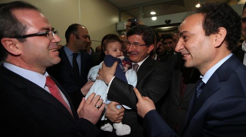 Baydemir'den Davutoğlu'na Sıcak Karşılama