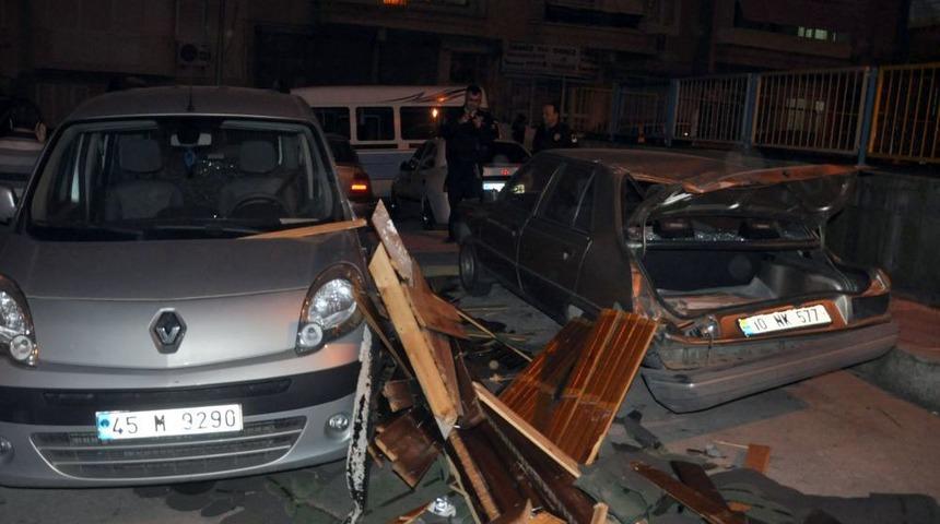 Manisa'da Şiddetli Lodos Hayatı Olumsuz Etkiledi