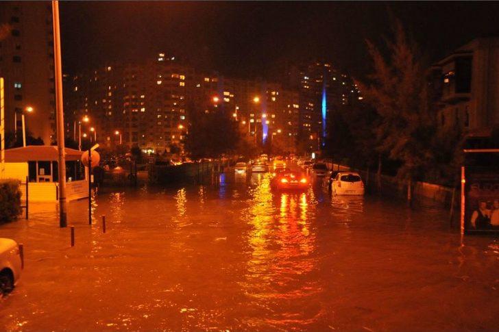 Lodos, Karşıyaka’da Da Su Baskınına Neden Oldu G4