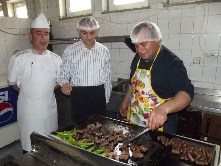 Ev Kadınları Aşçılık Kursunda Yemek Yapmayı Öğreniyor G3