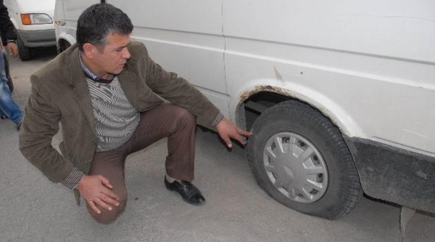 Park Halindeki 10 Aracın Lastiklerini Kestiler