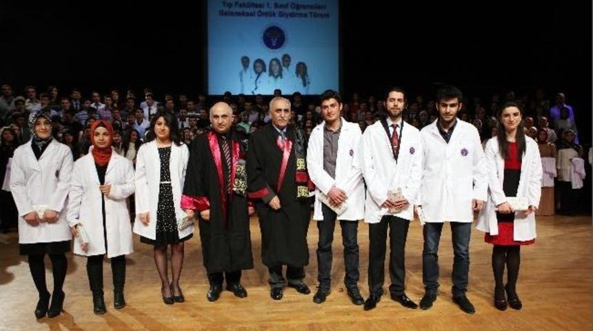 Atat&uuml;rk &Uuml;niversitesi'nde Tıp Bayramı