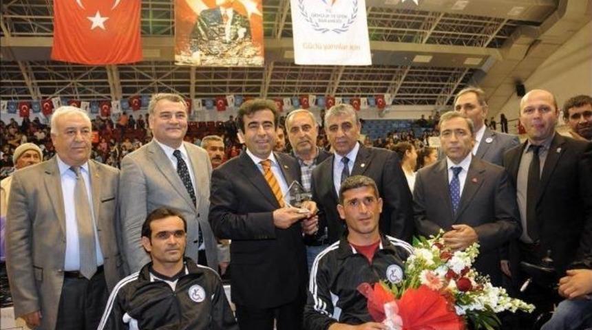 Amat&ouml;r Spor Kul&uuml;plerine Malzeme Yardımı