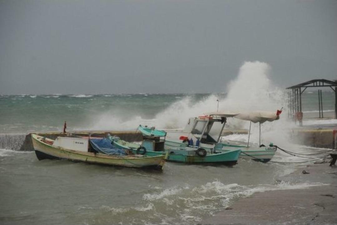 Lodos Didim&rsquo;de Dev Dalgalar Oluşturdu